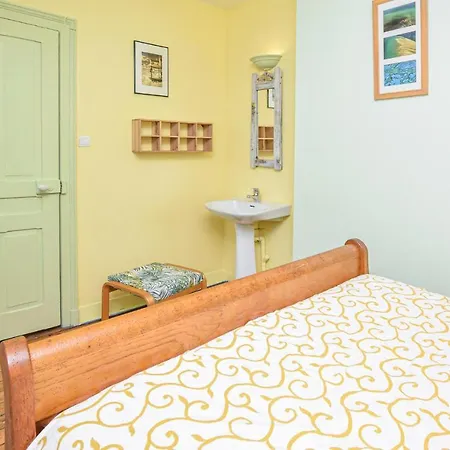 Stunning In W/ Wifi And 2 Bedrooms 펜션 Brametot